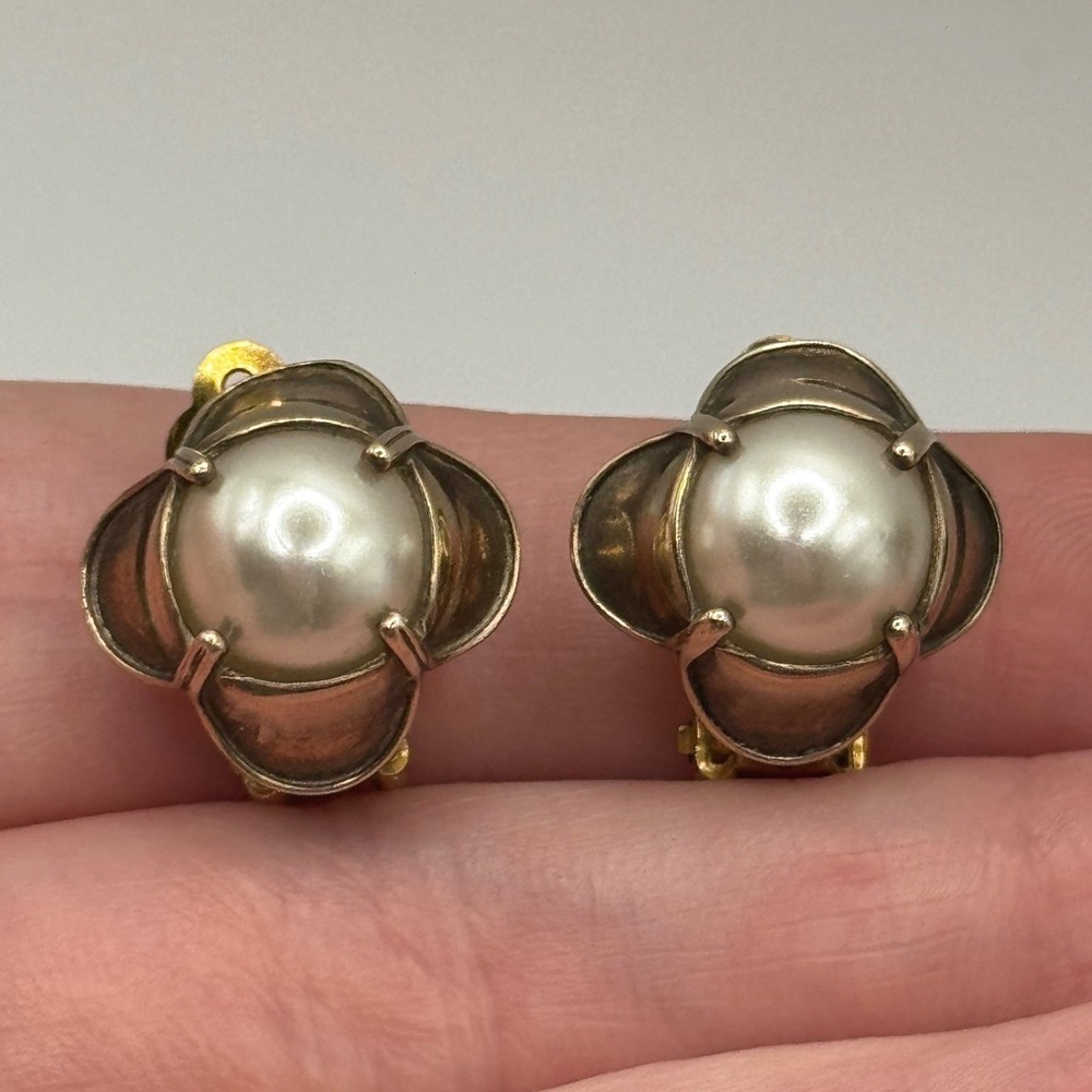 Vtg Metropolitan Museum of Art MMA Sterling Silver Faux Pearl Clip On Earrings